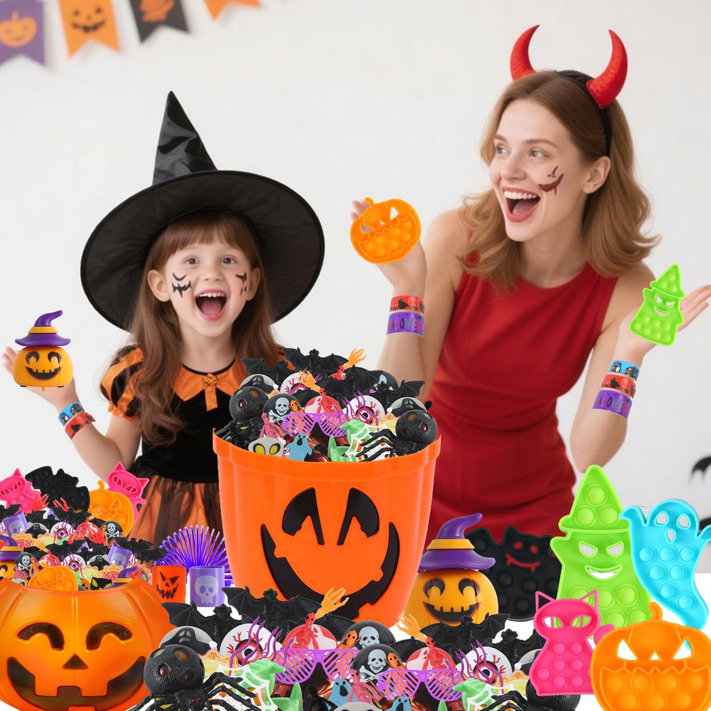 600Pcs Halloween Party Favors for Kids, Halloween Toys Bulk Fidgets for Party Supplies, Halloween Treats Non Candy, Goodie Bag Stuffers, School Gifts Classroom Carnival Prizes, Treasure Box Toy Chest