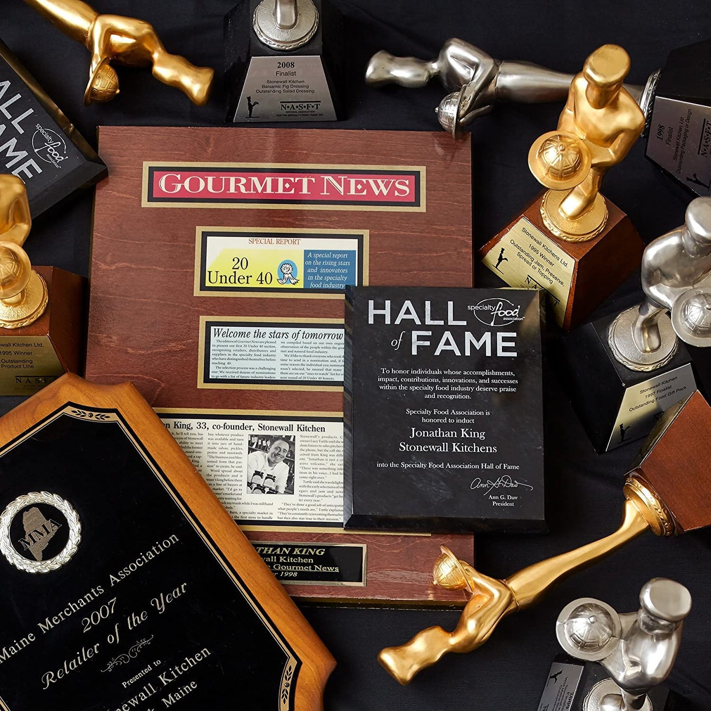 Village Candle Spiced Pumpkin Bread, Large Glass Apothecary, Jar Scented Candle, 21.25 oz