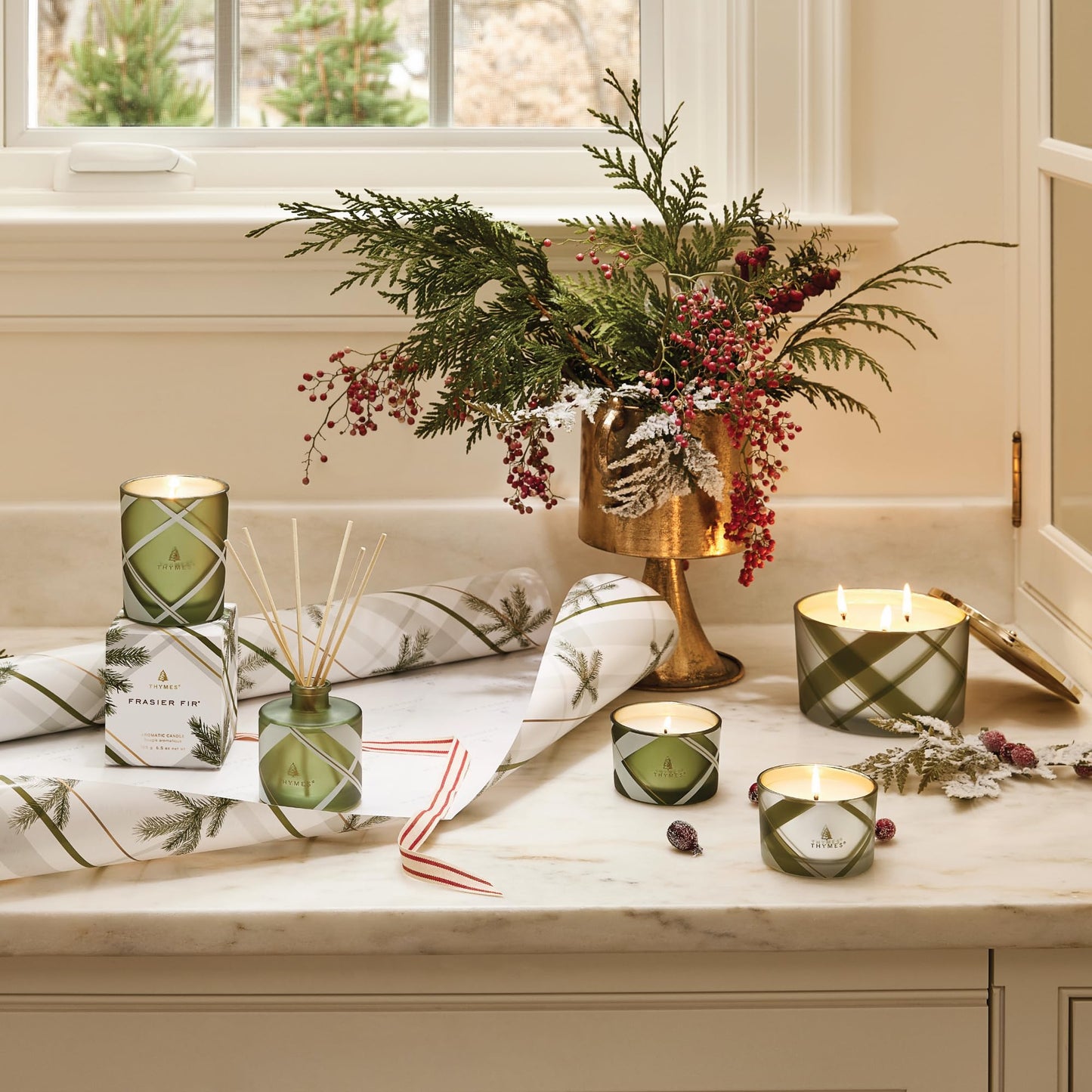 Thymes Frasier Fir Candle – Frosted Plaid Jar Candles – Green & White Candle Jar Design – Scented Candles with Notes of Siberian Fir, Cedarwood & Sandalwood – Holiday Candles (6.5 oz)