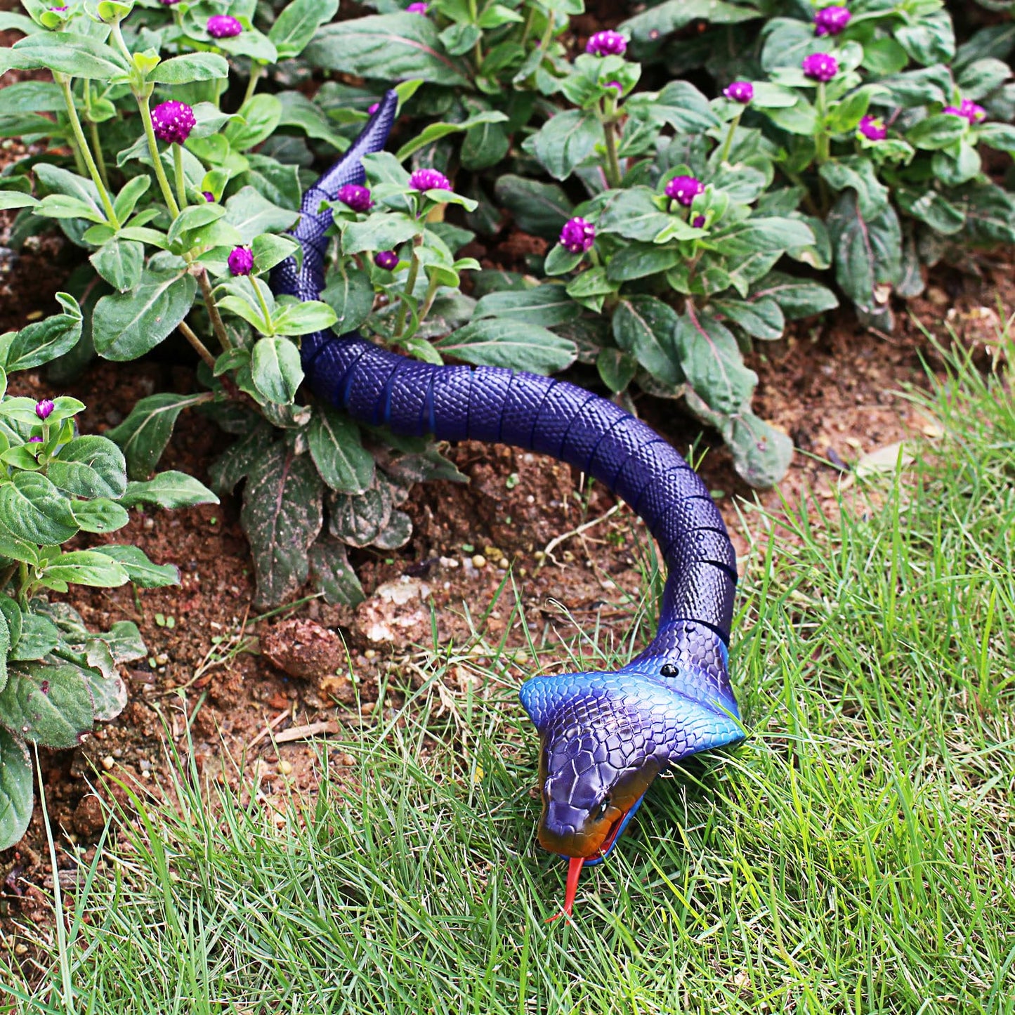 Tipmant RC Snake Infrared Remote Control Cobra Fake Realistic Naja Animal Crawling Vehicle Scary Trick Kids Halloween Christmas Prank Toys Birthday Gifts (Blue)