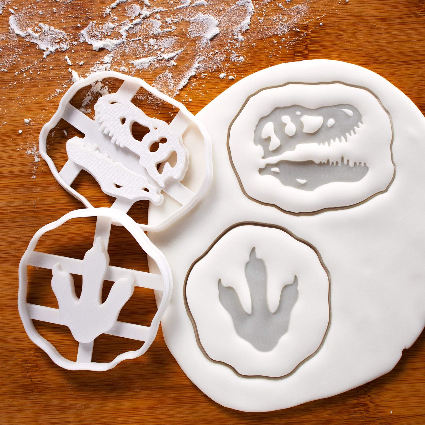 Set of 2 T-Rex Footprint and Skull Fossil cookie cutter, 2 pieces - Bakerlogy