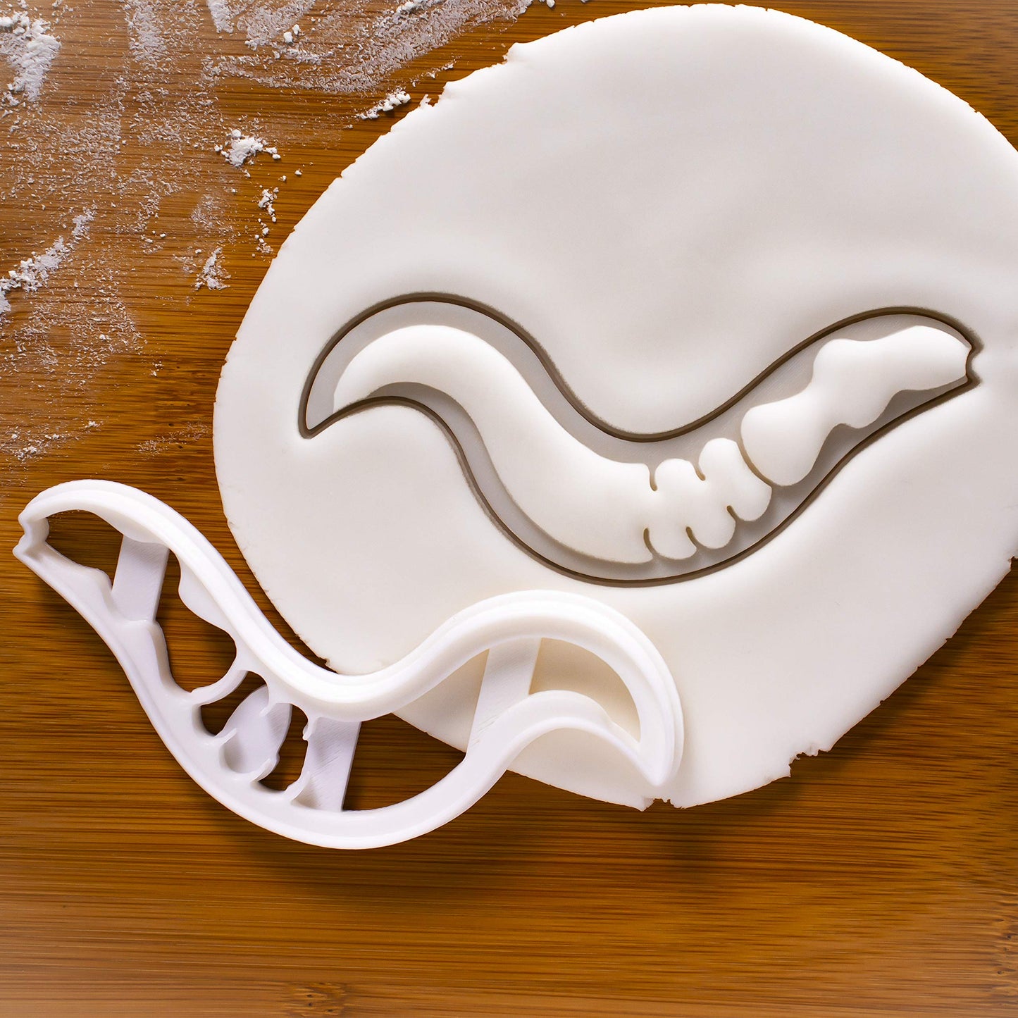 Set of 2 C. Elegans (Caenorhabditis Elegans) cookie cutters, 2 pieces - Bakerlogy